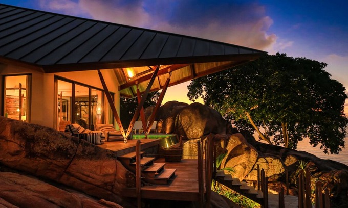 Au Cap Villa | Luxury beachfront villa in Praslin