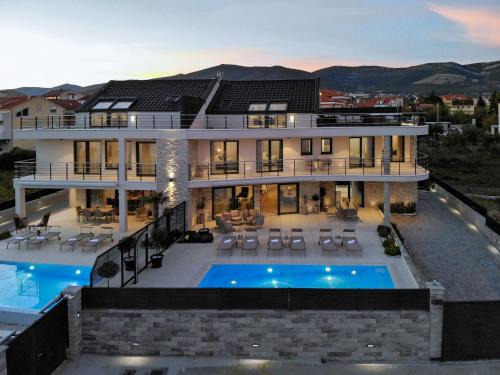 Kastel Stafilic Villa | Luxury Beachfront Villa Sea Queen - Kastela