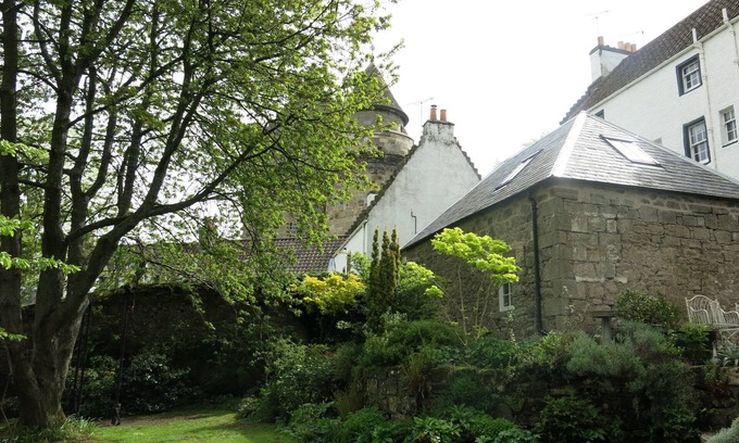 Falkland Cottage | Luxury Bed and Breakfast cottage set within the gardens of Maspie House.