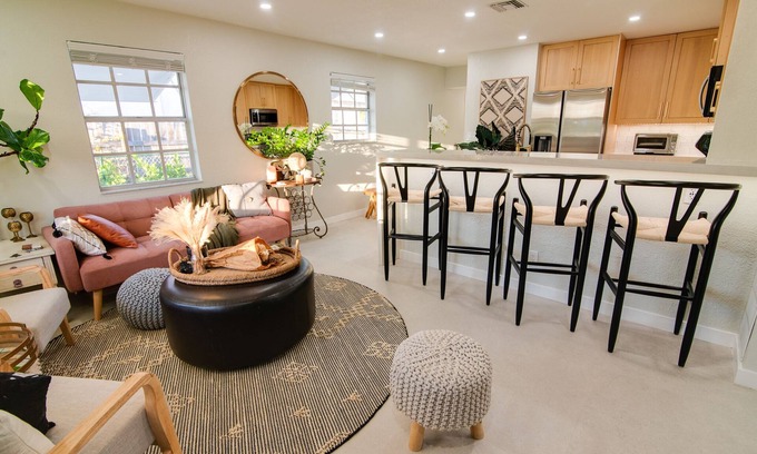 Southwest House | Luxury Boho Cottage Fully Fenced In Near Beach, Zoo & Shopping
