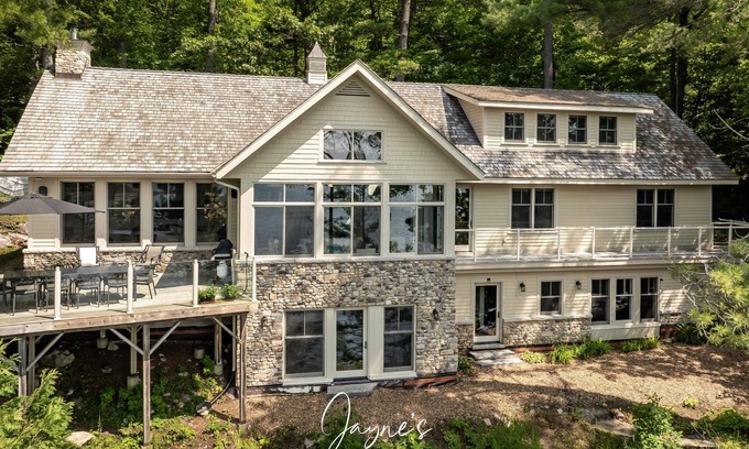 Rosseau Cottage | Luxury Build with Boathouse, SW Views on Lake Rosseau. 5 bdrms! Tesla Charger!