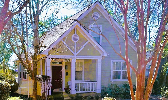 Rosewood House | Luxury Bungalow within central Rosewood w/hot tub. Family-friendly!