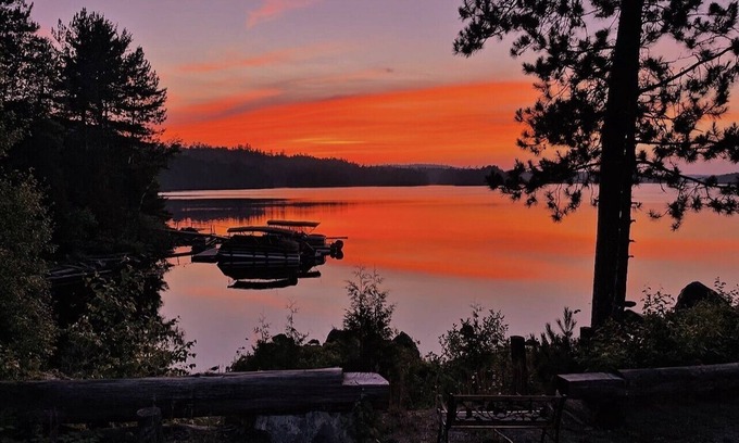 River Valley Cabin | Luxury Chalet: Dual Suites on Private Lake Obabika