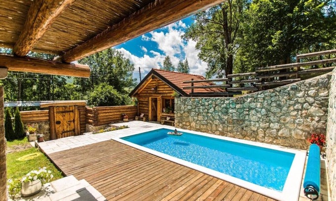 Municipality of Gracac Ski Chalet | Luxury Chalet Regina with pool and jacuzzi surrounded by nature