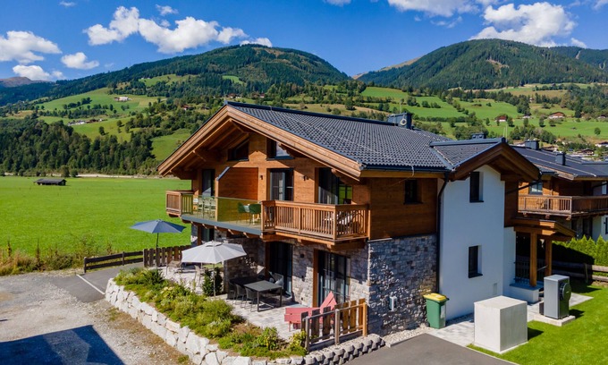 Lengdorf Ski Chalet | Luxury chalet with sauna and ski storage