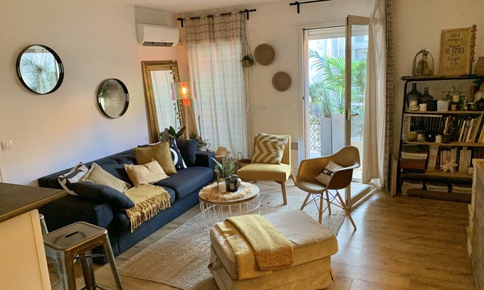 Mazarin Quarter Apartment | Luxury charm, terrace historic center Mazarin district with elevator