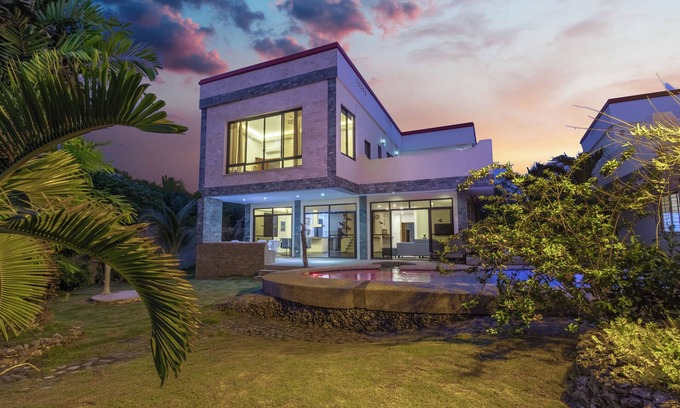 Panglao Villa | Luxury Charming 3-Bedroom Villa 300m2, directly on the Sea, Panglao,Bohol
