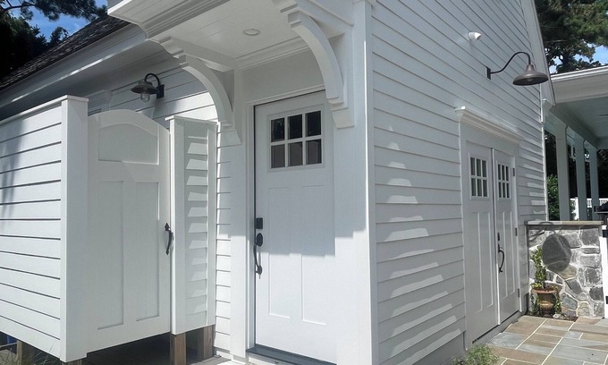 Northeast Virginia Beach Cottage | Luxury Coastal 1-Bedroom Cottage on 52nd Street