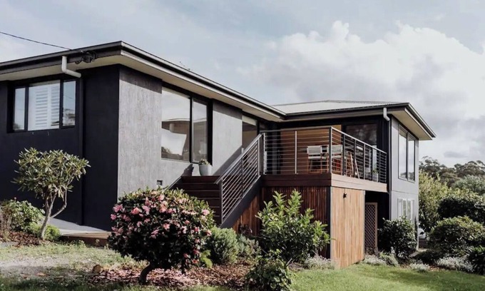 St Helens Apartment | Luxury Coastal Retreat - Stroll to St Helens Township