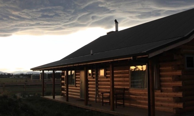 Swannanoa Cottage | Luxury Cosy Log Cottage