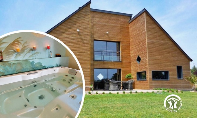 Menil Cottage | Luxury cottage with spa and private fishing pond