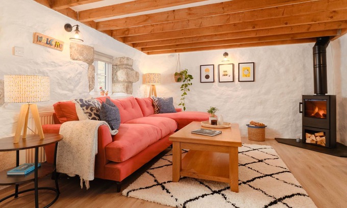 Saint Erth Praze Cottage | Luxury country cottage with wood burner and paddock just 12 minutes from beach