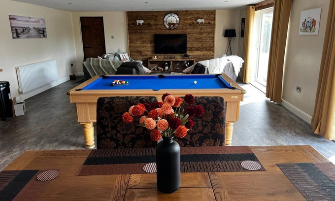 Leyland Cabin | Luxury Country Lodge in Bretherton - Sleeps 4
