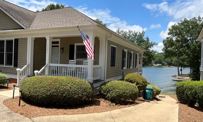 Lake Oconee House | ~ Luxury ~ Direct Lake Access Home - Reynolds Lake Oconee, GA - Exceptional!
