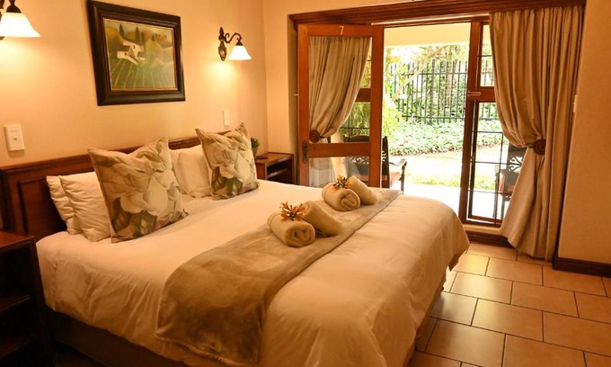 Middelburg House | LUXURY EN-SUITE KING ROOM @ 4 STAR GUEST HOUSE