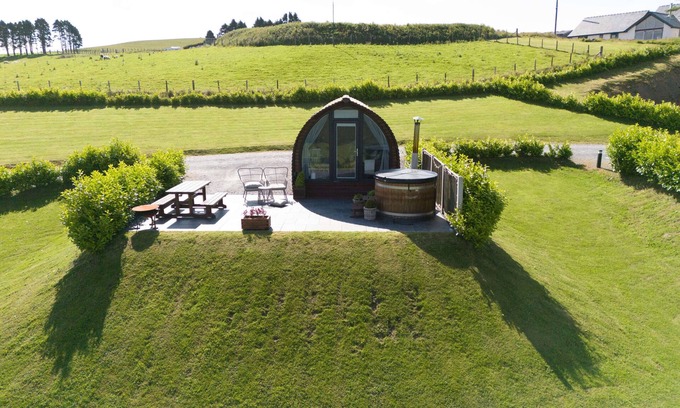 Glandyfi Cabin | Luxury Ensuite Wooden Glamping Cabin With Hot Tub