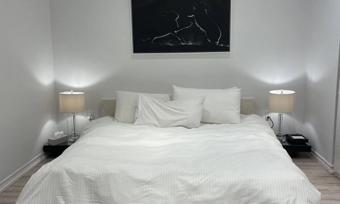 Glen Abbey Apartment | Luxury Executive Studio in prestigious Glen Abbey Oakville