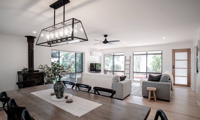 Lurg House | Luxury Farm Stay with Breathtaking Views – Sleeps 9, Close to Benalla