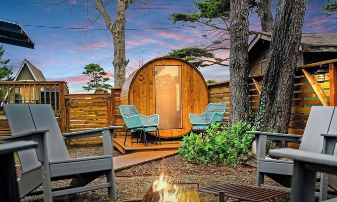 Lincoln City House | Luxury | Fire Place | Hot Tub | Sauna | Walk2Beach