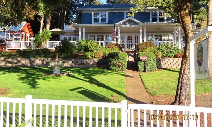 Roseburg House | Luxury, Full Service Bed and Breakfast - you are the only guest in our home!