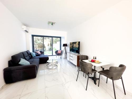 Old Town Apartment | Luxury Garden Apartment