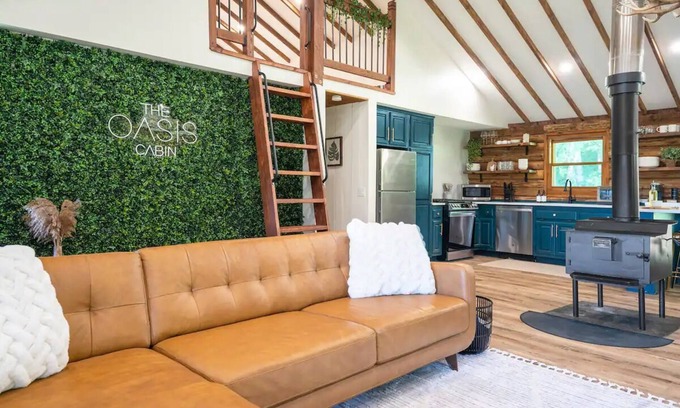 Richmondville House | Luxury Getaway Cabin Hot Tub + Sauna and More!
