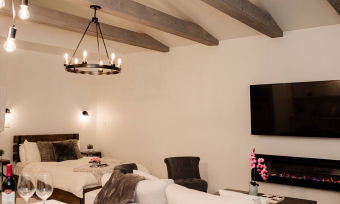 Pickering Apartment | Luxury Guest Suite, Pickering, ON