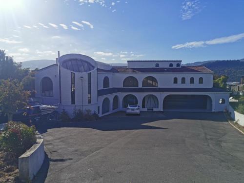 Dunedin Villa | Luxury Harbour view
