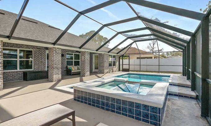 Palm Harbor House | Luxury Heated Pool/Spa Fenced yard Beach equipment