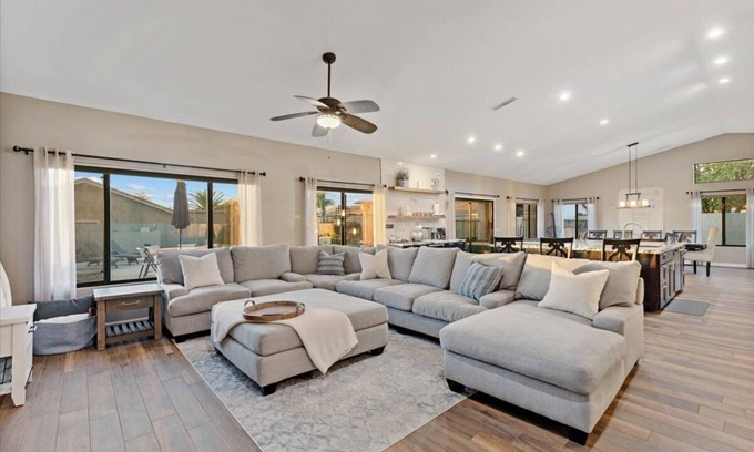 Glendale House | Luxury Home, Beautiful Neighborhood, Spacious for Family, with Pool/Spa.