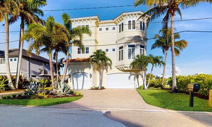 Siesta Isle House | Luxury home boasting waterfront views with pool and golf simulator