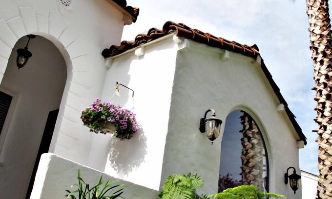 Clarkdale House | Luxury Home In a Family Friendly Location With Private Garden