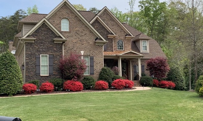 Summerfield House | Luxury Home with Office and Man Cave-Ideal for Families, Couples & Market Guests