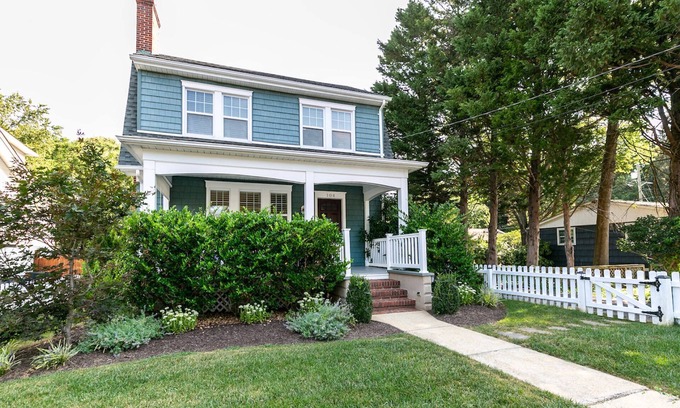 West Annapolis House | Luxury Home with Private Backyard, Parking and Easy Walk to Restaurants, Shops and Stadium