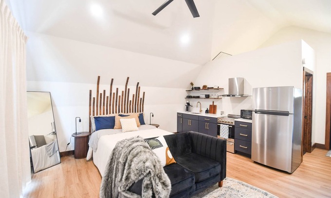 Walnut Creek House | Luxury Honeymoon Suite Amazing Views Amish Country