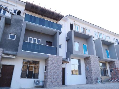 Abuja House | Luxury House - Sleeps 8 & Free Parking