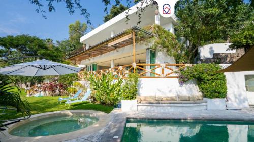 Tequesquitengo Villa | Luxury House with Pool fire Pit & Lake view