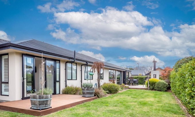 Mapua House | Luxury in Mapua Stylish and spacious luxury home in popular Mapua.