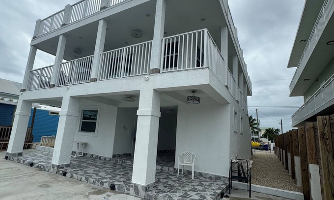 Sexton Cove Estates House | Luxury Keys Hideaway, Waterfront, Modern & Peaceful Paradise