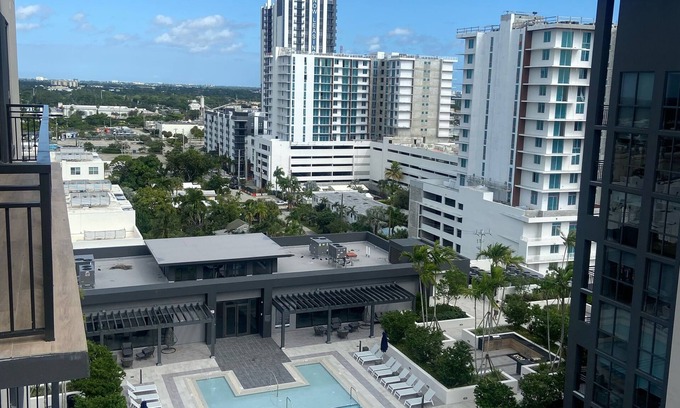 Flagler Village Apartment | Luxury king Suite Near Las Olas, Wi-Fi, Views, High Ceilings, & Balcony