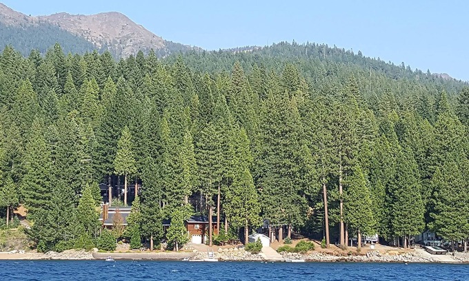 East Shore House | Luxury Lakefront Property - 222 Feet of Lake Front