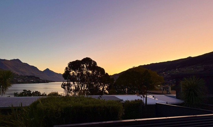 Frankton House | Luxury Lakeside Landing