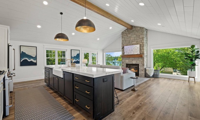 Village of Pewaukee House | 💫 Luxury Lakeview Getaway: Main & Guest House, Sleeps 10 💫