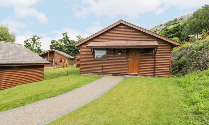 Dyserth Cottage | LUXURY LODGE 62, pet friendly, with pool in Dyserth