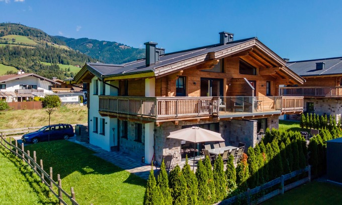 Lengdorf Ski Chalet | Luxury lodge with private terrace, garden & sauna