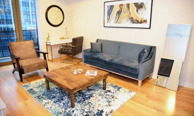 Midtown Apartment | LUXURY MIDTOWN/Biz District CONDO W/SKYLINE VIEW