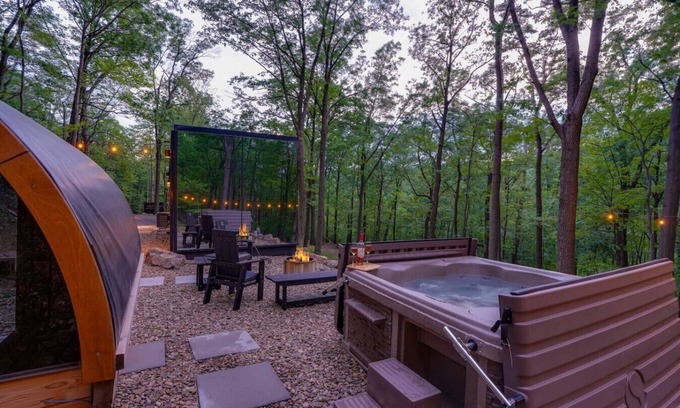 Mercersburg House | Luxury Mirror Cabin ~ Sauna/Hot Tub/Mountain Views