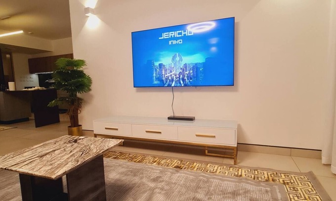 Kilimani Apartment | Luxury Modern 3bdr with a pool and gym
