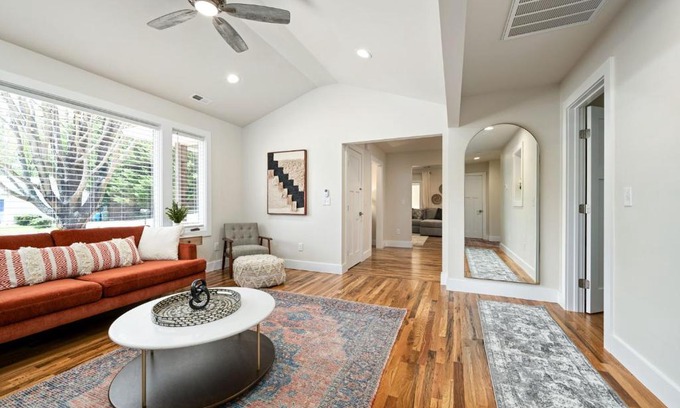 Alexander House | Luxury mountain oasis, hot tub & 15 mins to DT AVL