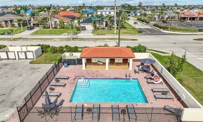 Pelican Condo | ‼️Luxury Oasis ‼️Fresh impovements | Pool | Patio